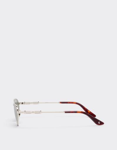 Lunettes de soleil en métal argenté brillant avec verres gris clair à effet miroir argenté