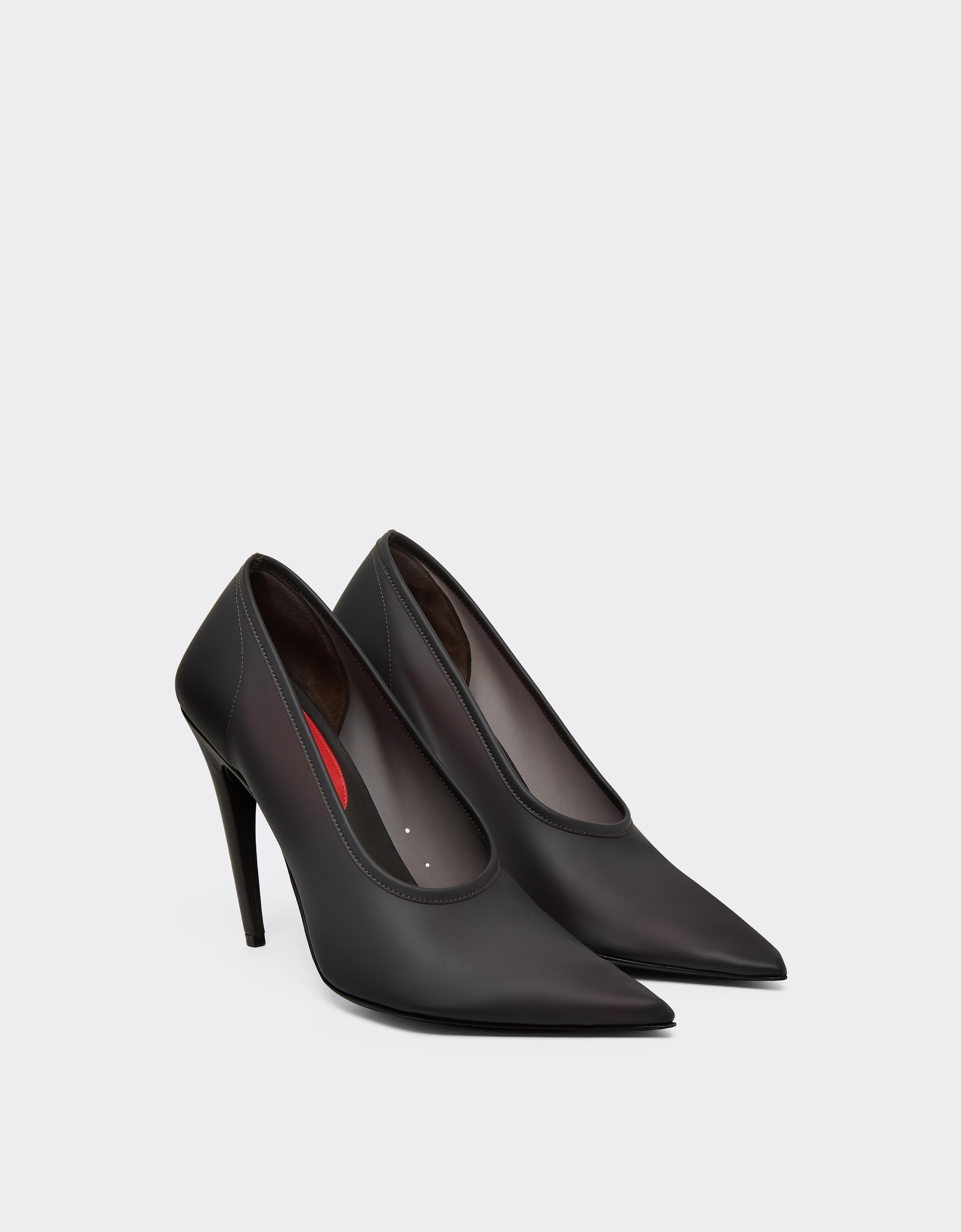 Zapatos de salón con efecto mate y Cavallino Rampante