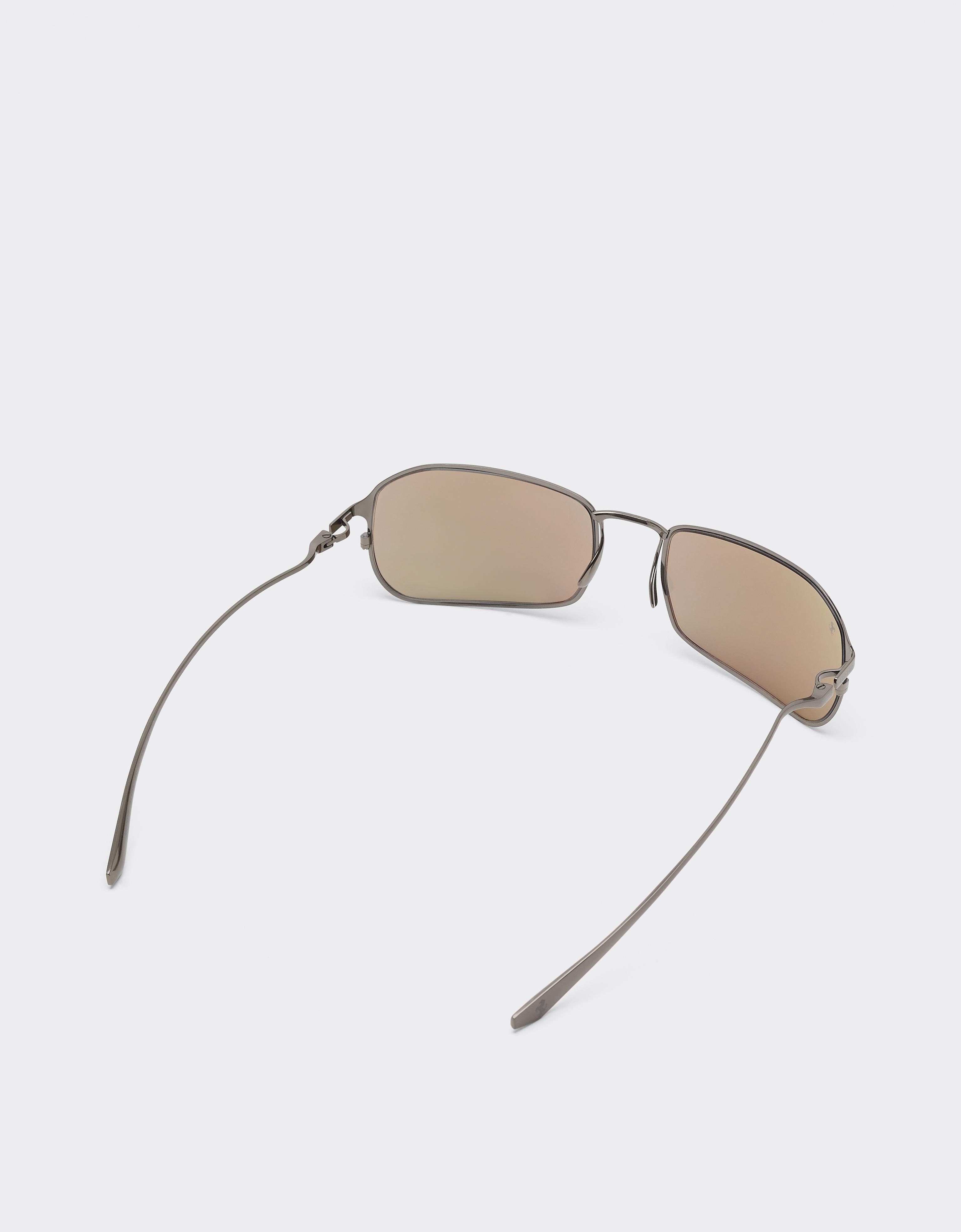Lunettes de soleil en titane gris fusil avec verres vert foncé