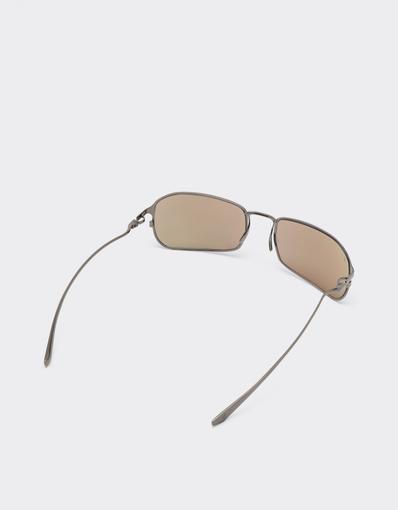 Lunettes de soleil en titane gris fusil avec verres vert foncé