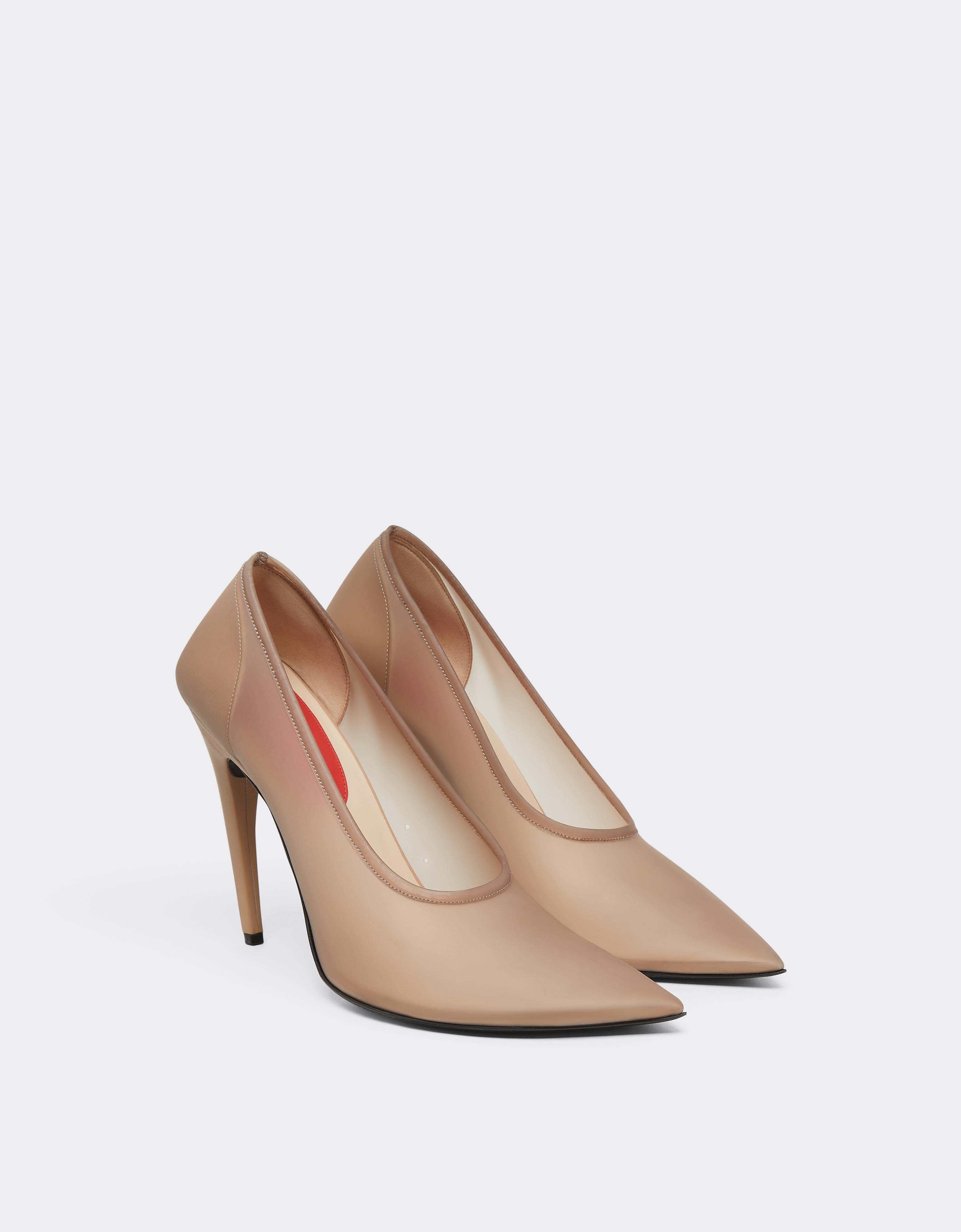 Matt-Effect Pumps with Prancing Horse