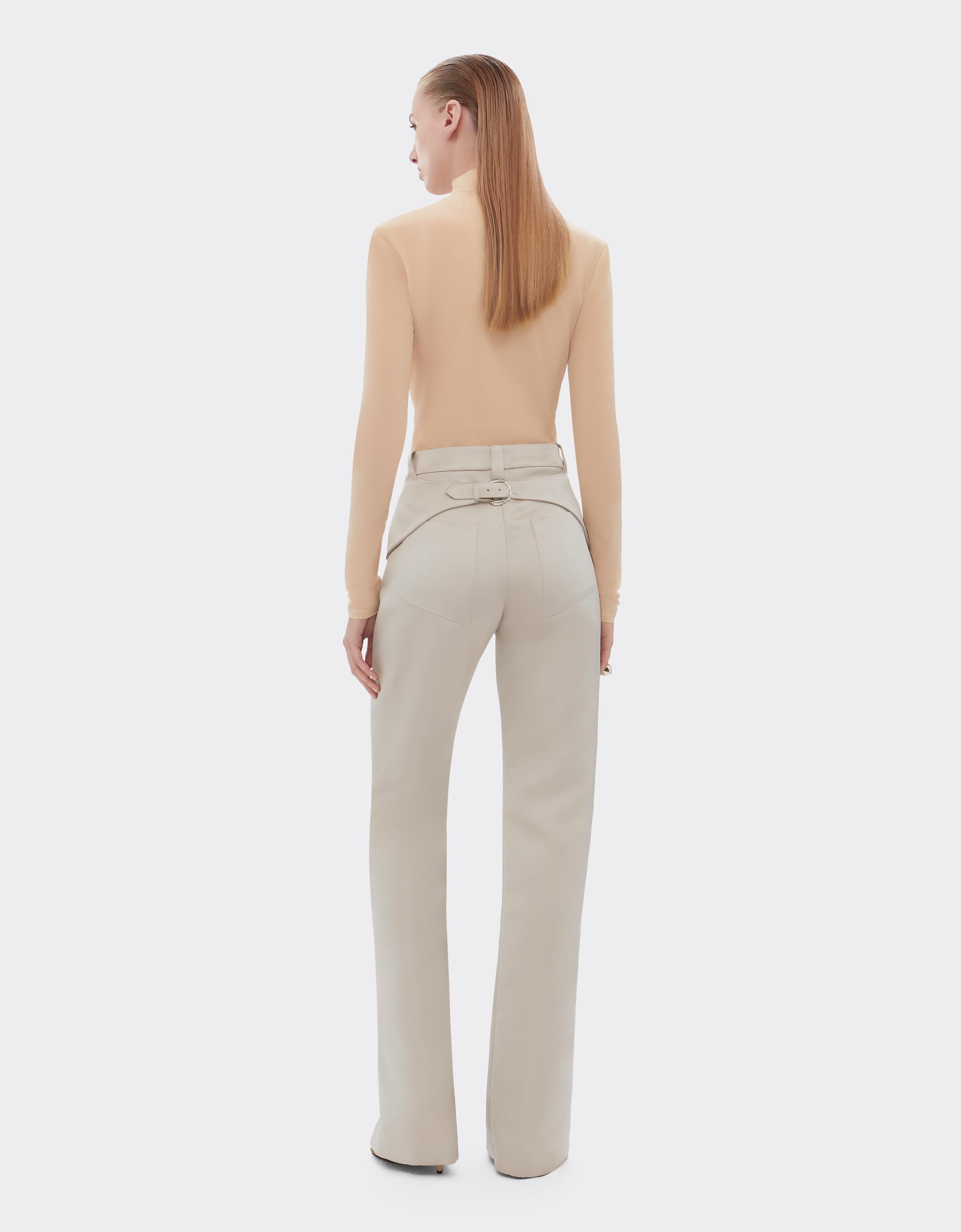 Pantalones de satén duquesa con hebilla