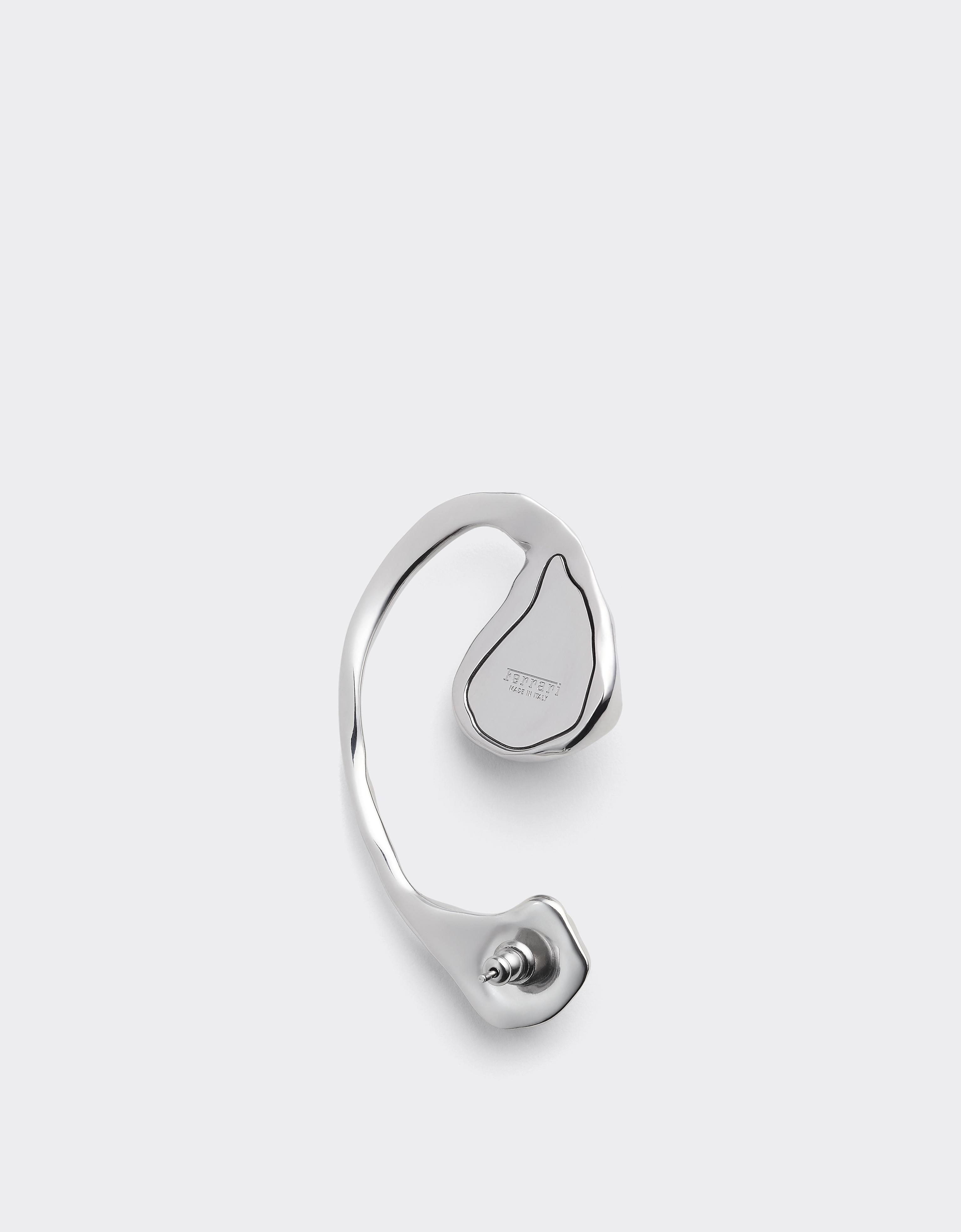 Pendiente de oreja irregular de metal cromado