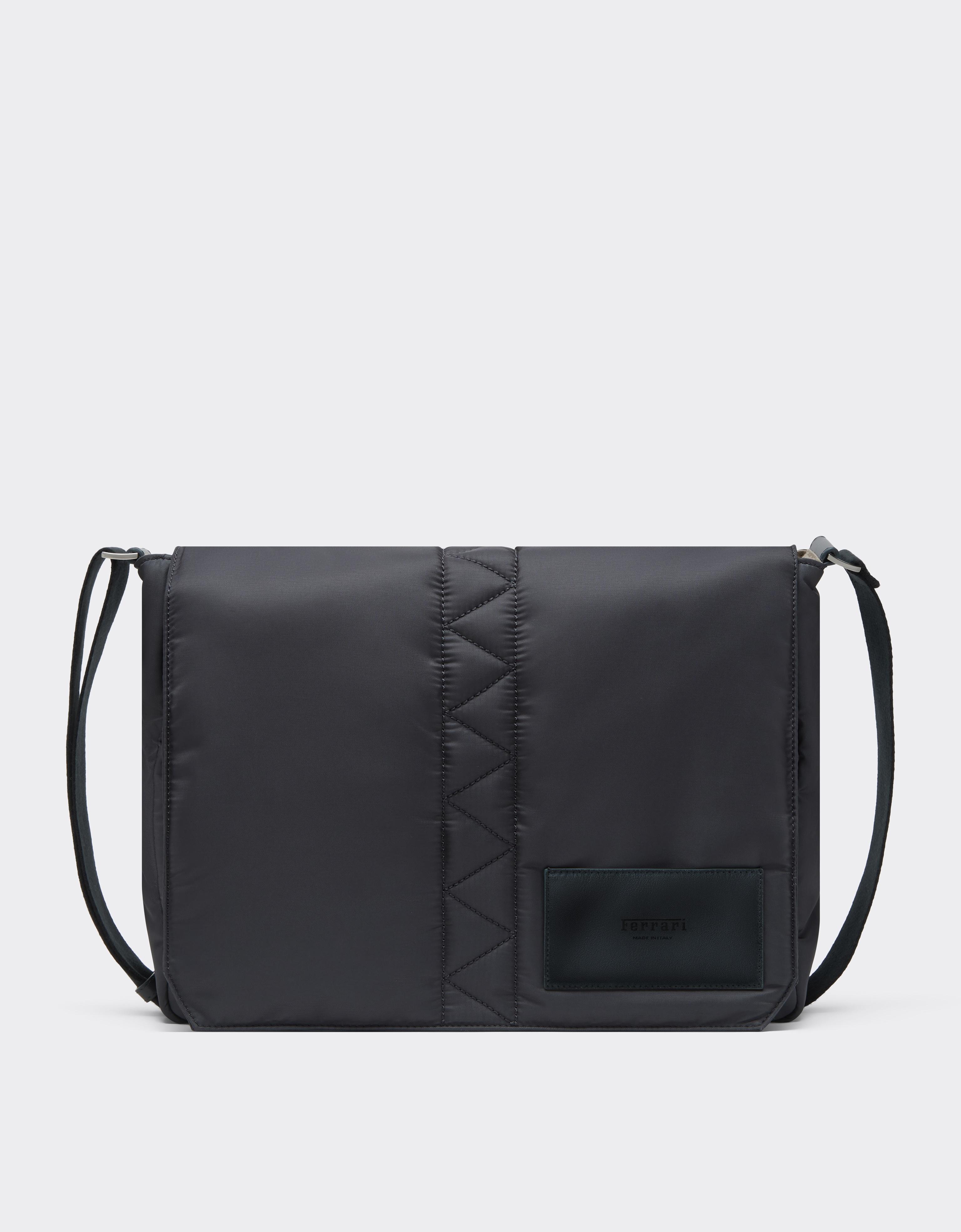 Bolso tipo mensajero de nailon Q-Cycle con detalles de piel