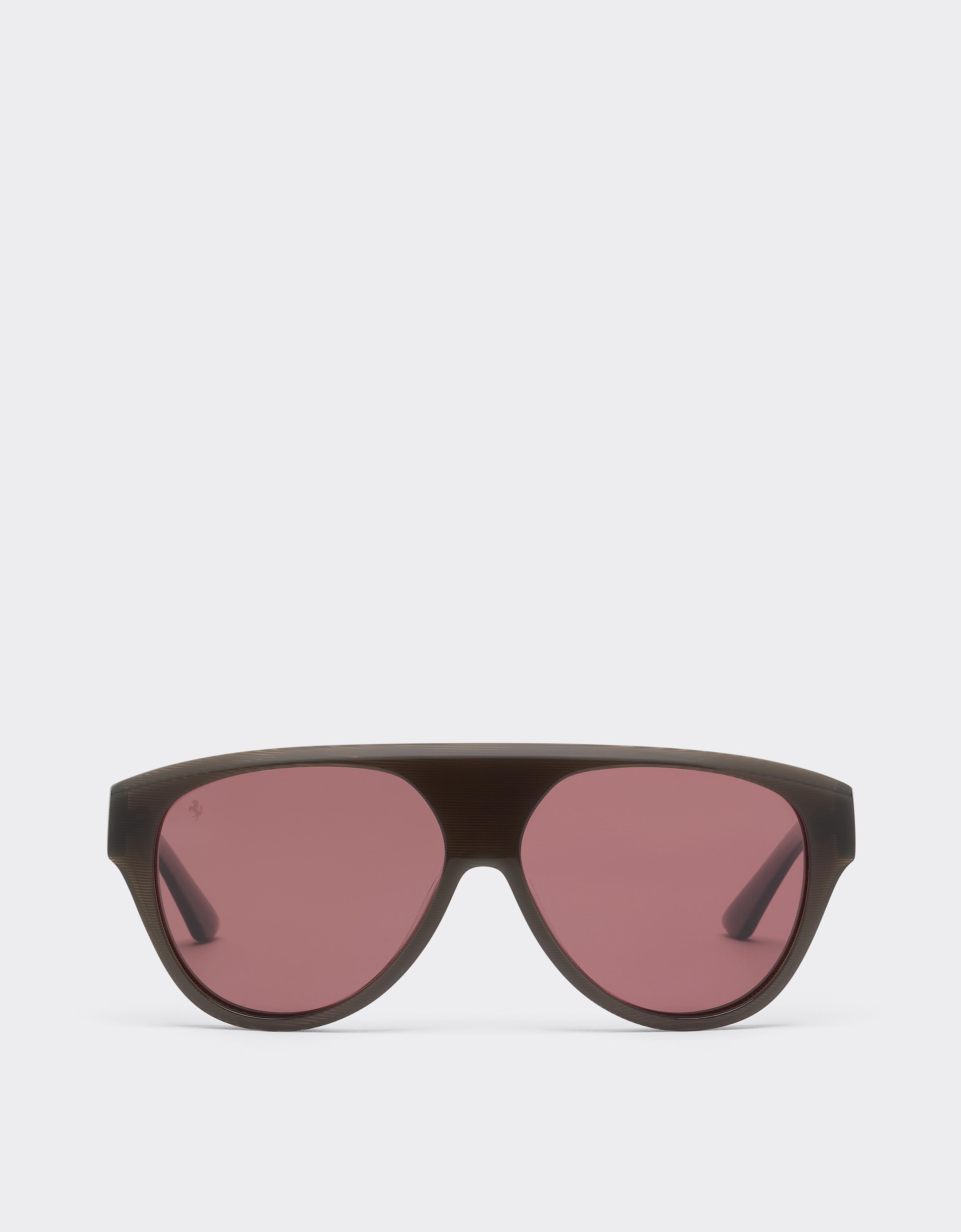 Lunettes de soleil en acétate gris strié avec verres rouges polarisés