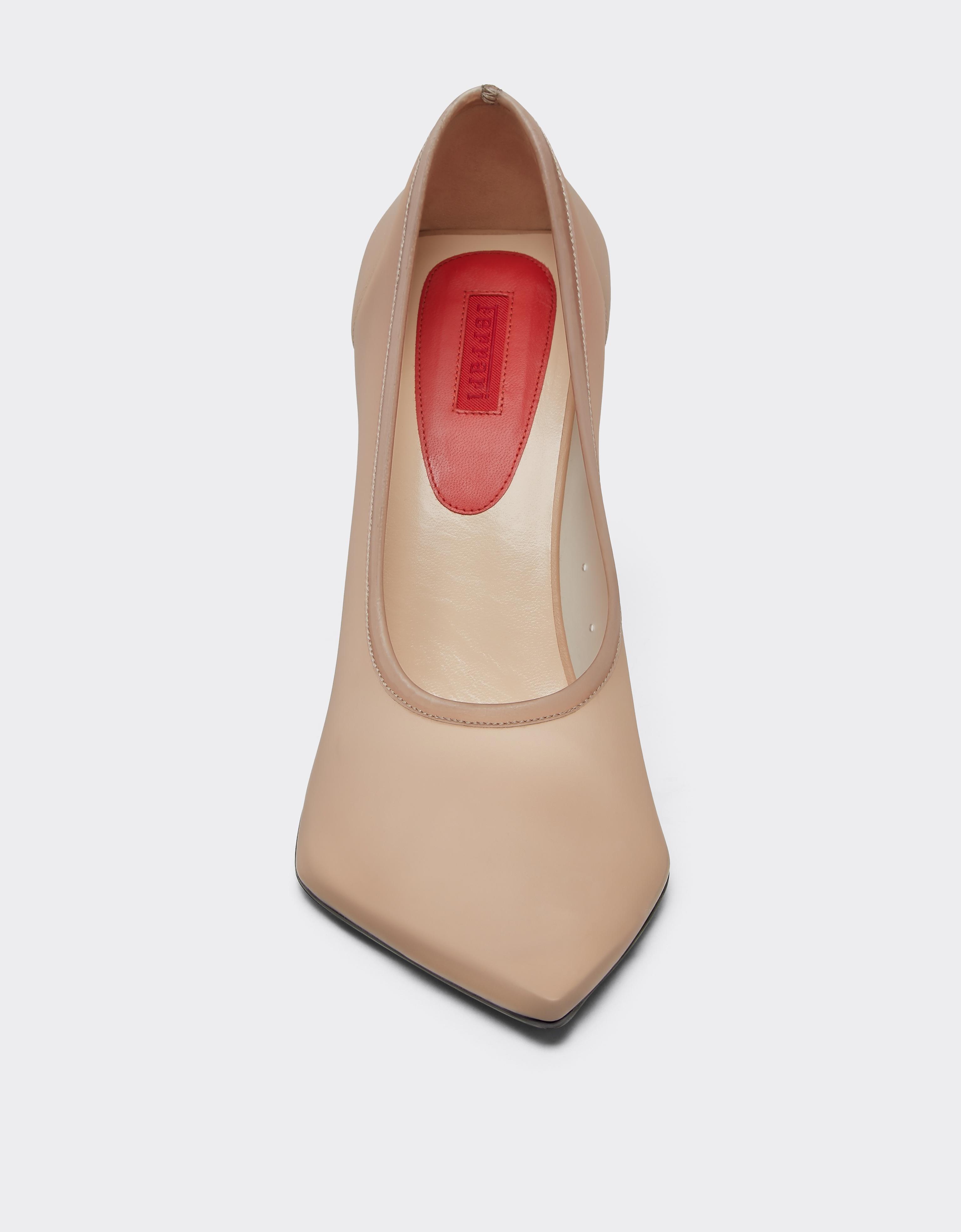 Matt-Effect Pumps with Prancing Horse