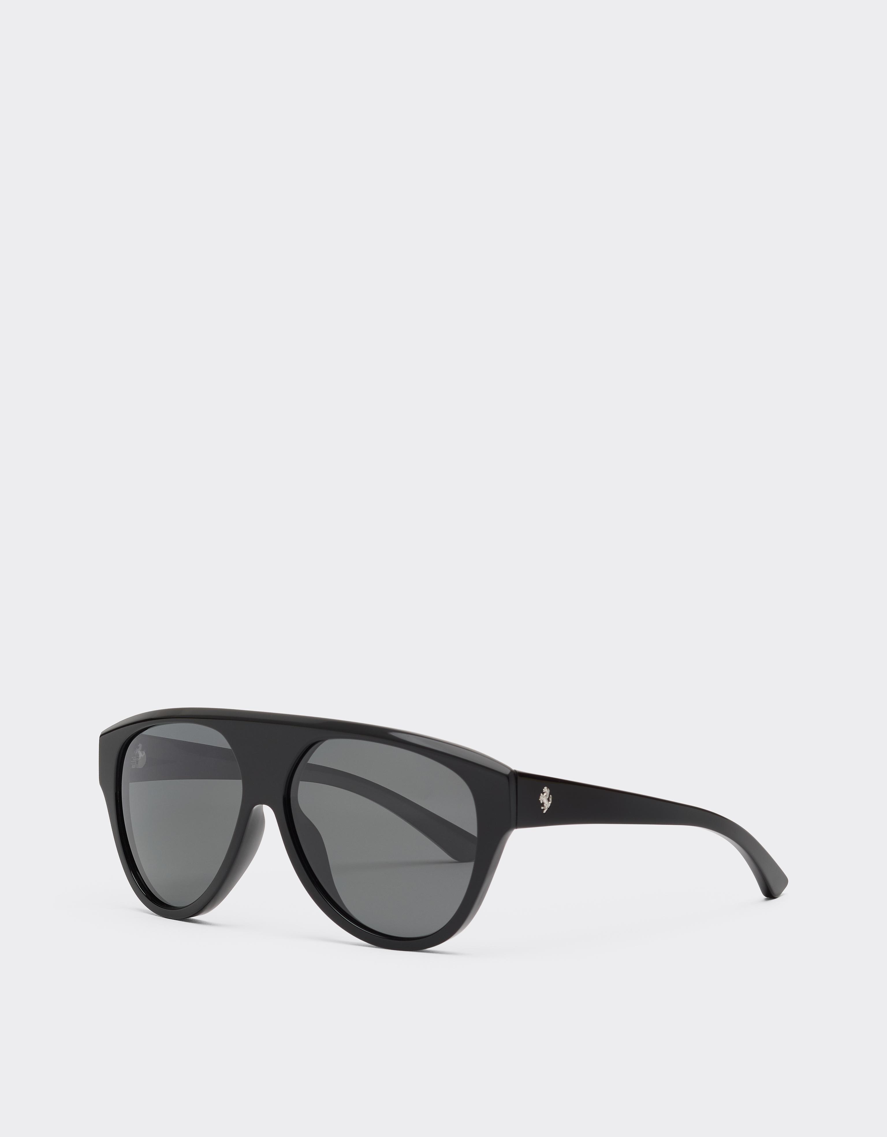 Gafas de sol de acetato negro con lentes negras polarizadas