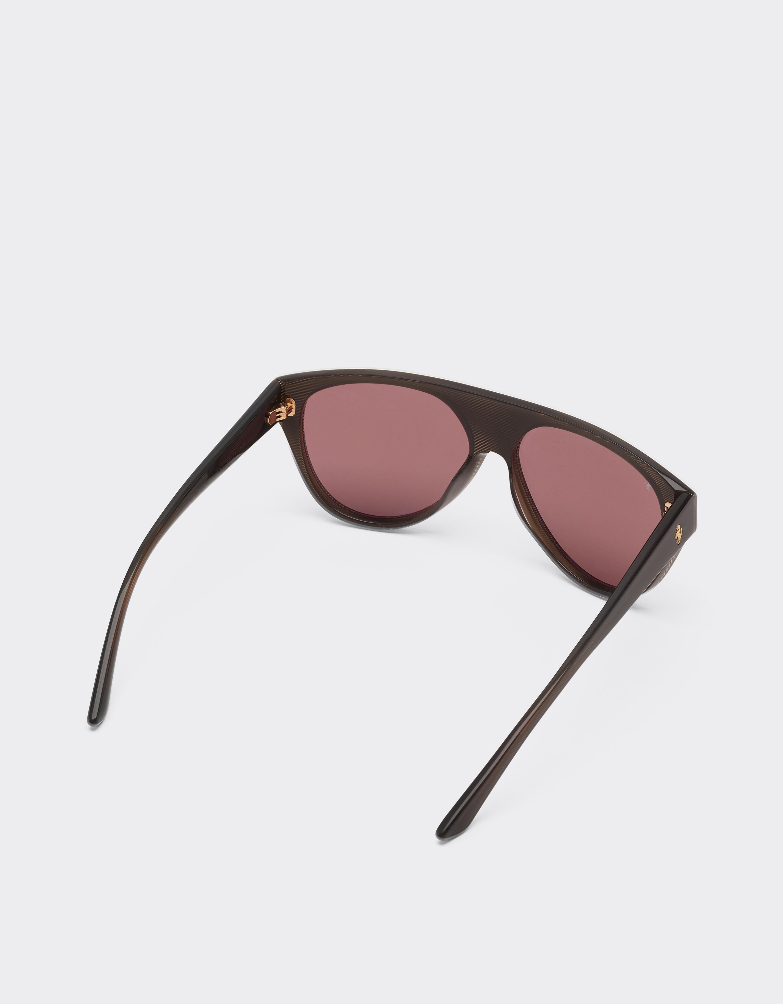 Lunettes de soleil en acétate gris strié avec verres rouges polarisés