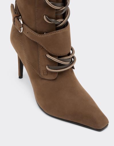 High-top nubuck boot with buckle