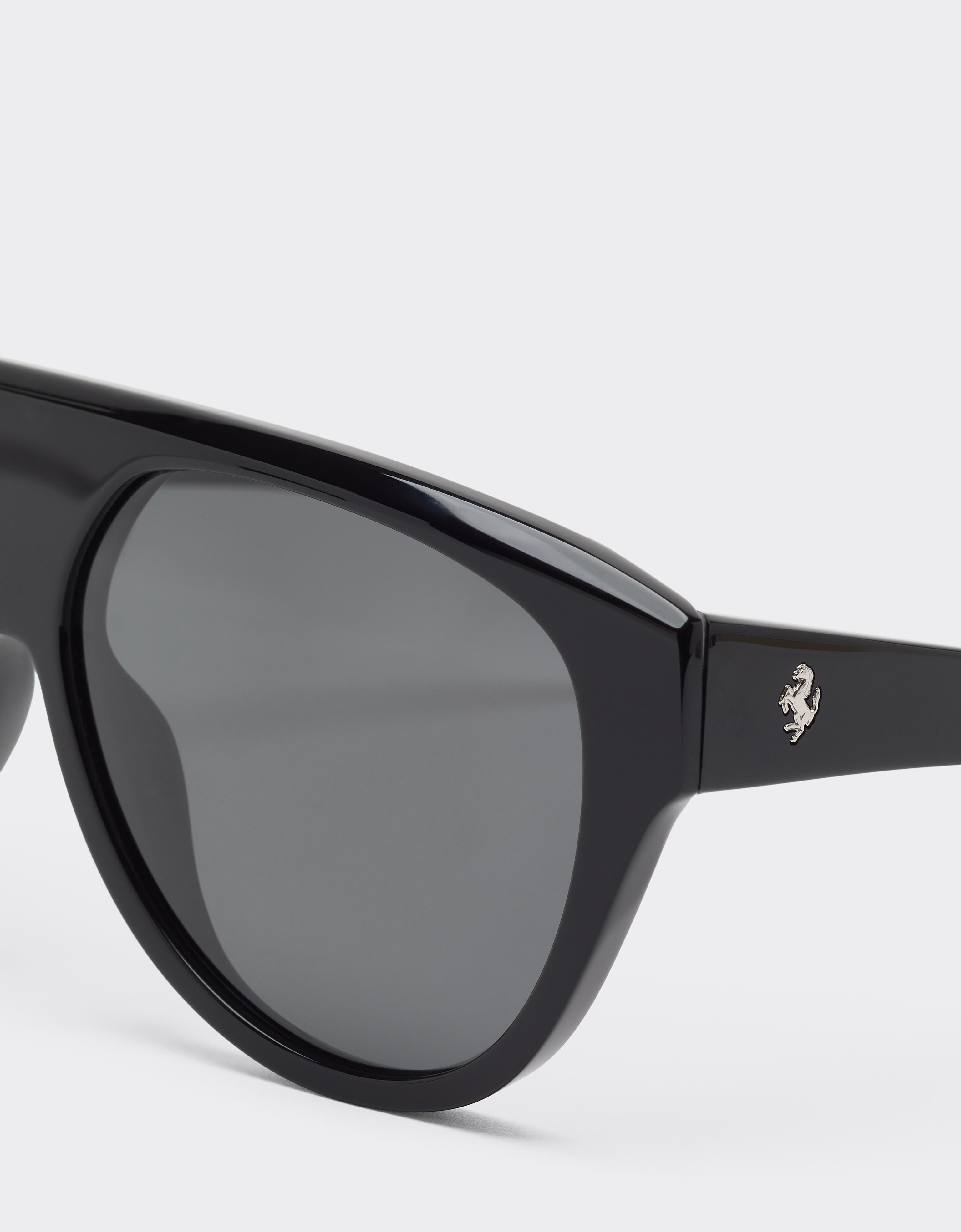 Gafas de sol de acetato negro con lentes negras polarizadas