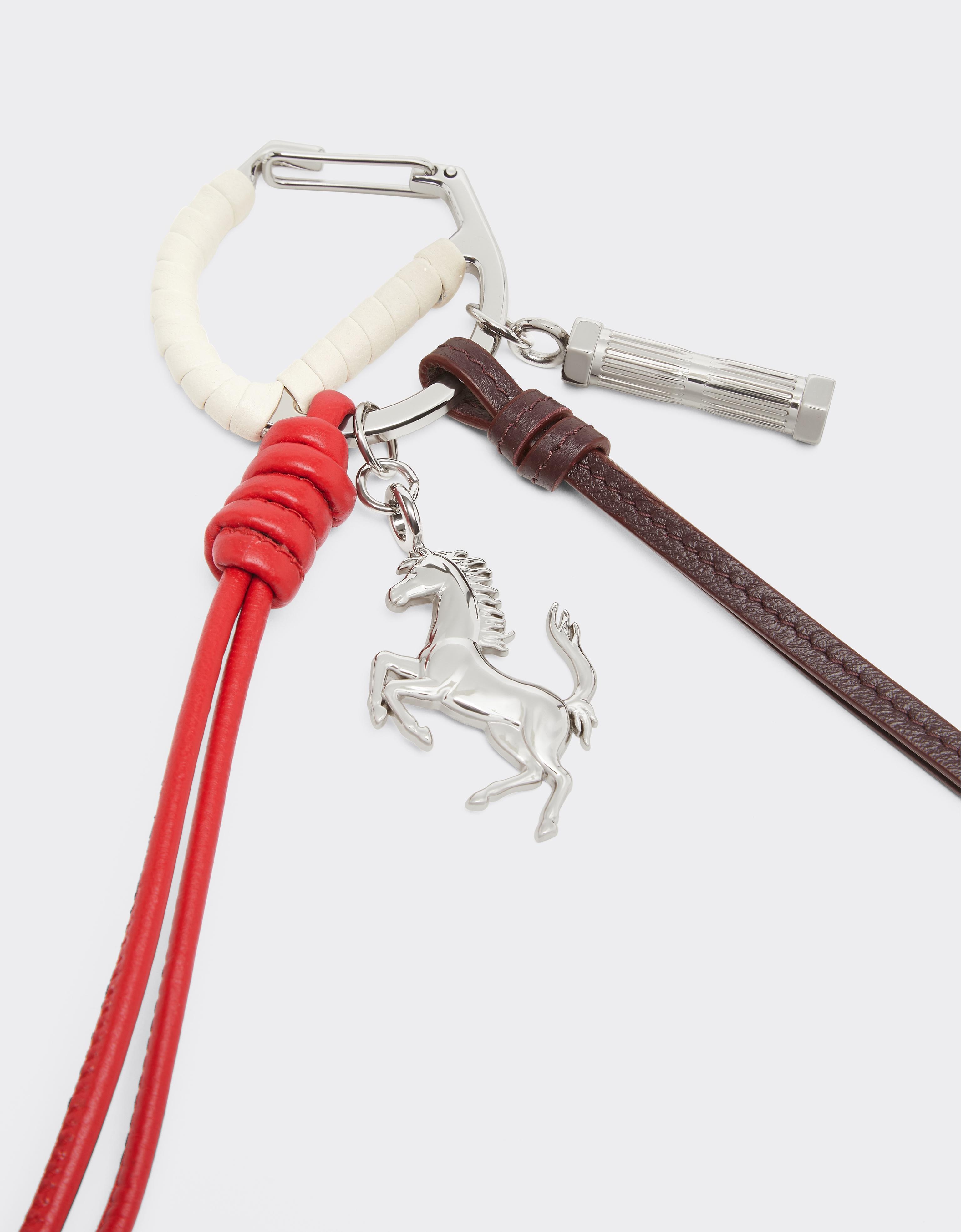 Llavero con Cavallino Rampante y cordón