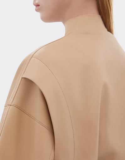 Bomber corto de piel con cuello en V
