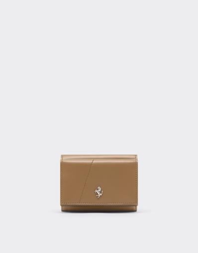 Portafoglio Trifold in Pelle con Cuciture Diagonali