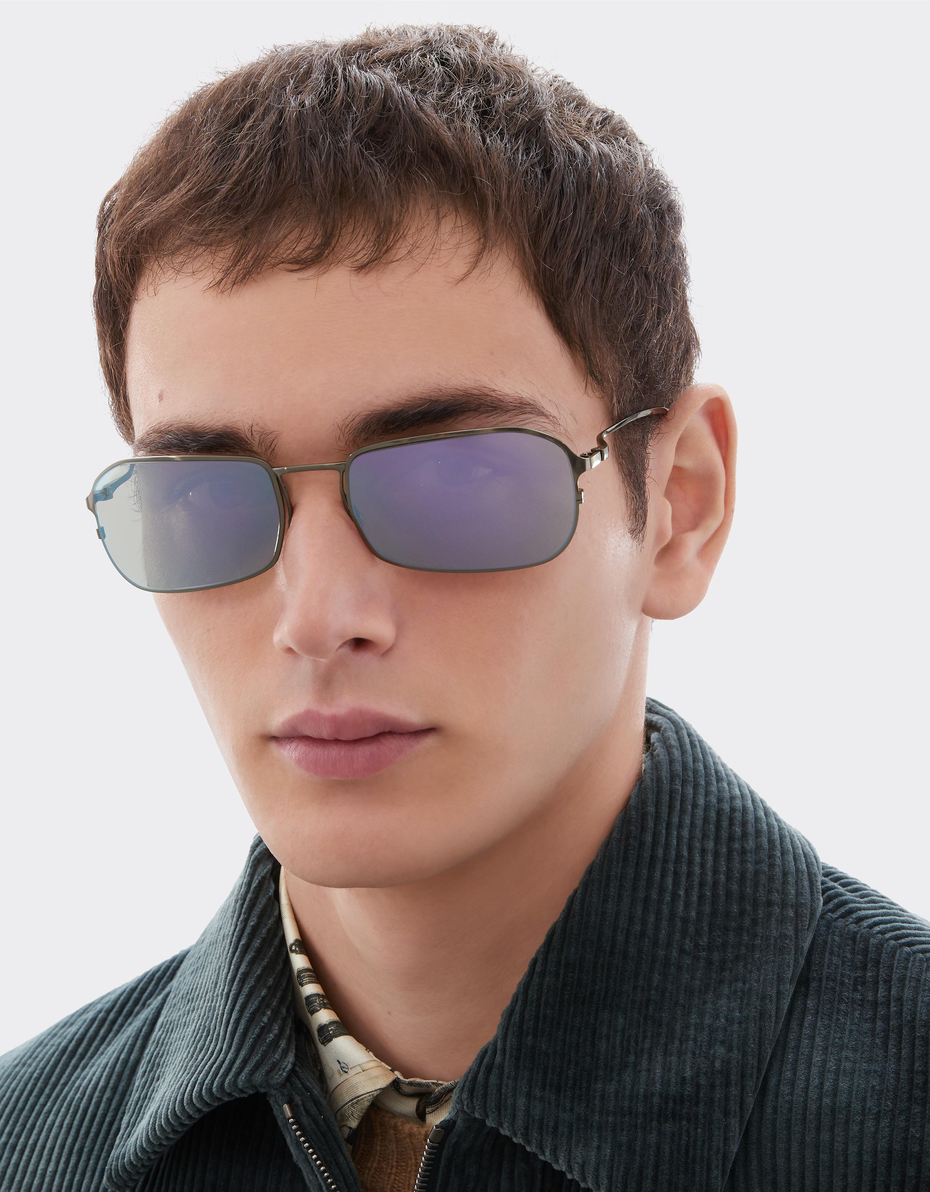 Lunettes de soleil en titane gris fusil avec verres vert foncé