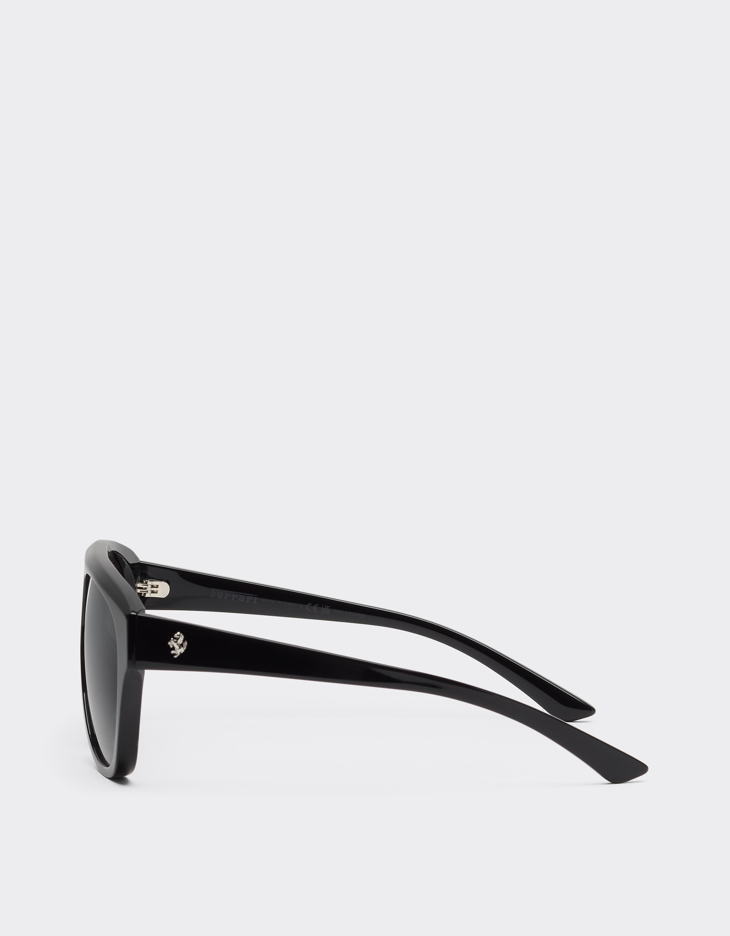 Gafas de sol de acetato negro con lentes negras polarizadas