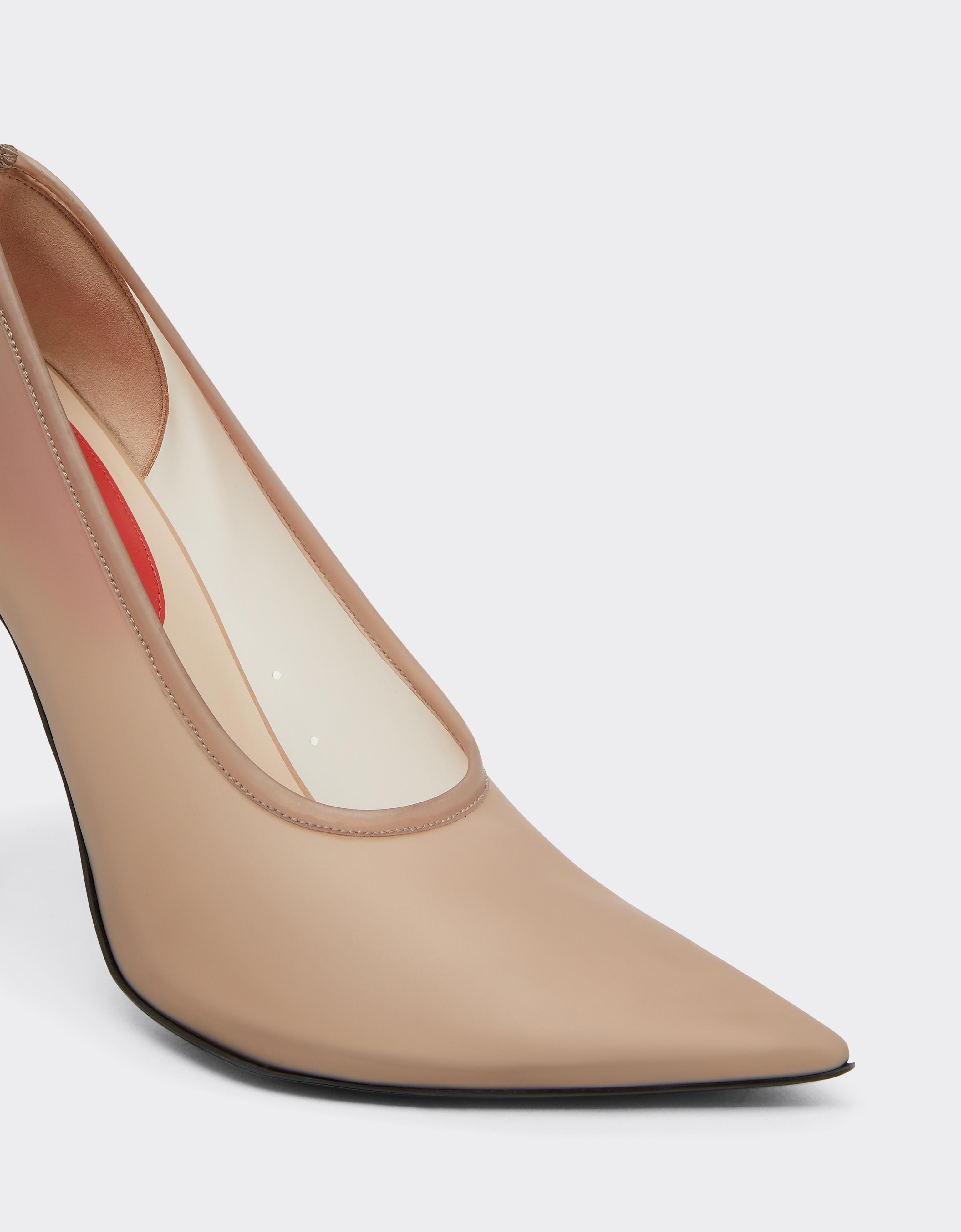 Matt-Effect Pumps with Prancing Horse