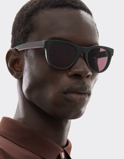 Scuderia Ferrari sunglasses with exclusive Ferrari Contrast Pro™ burgundy lenses