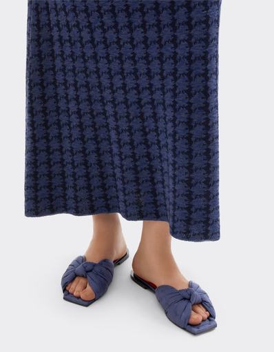 Flat sandal with Prancing Horse motif