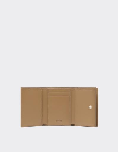 Portafoglio Trifold in Pelle con Cuciture Diagonali