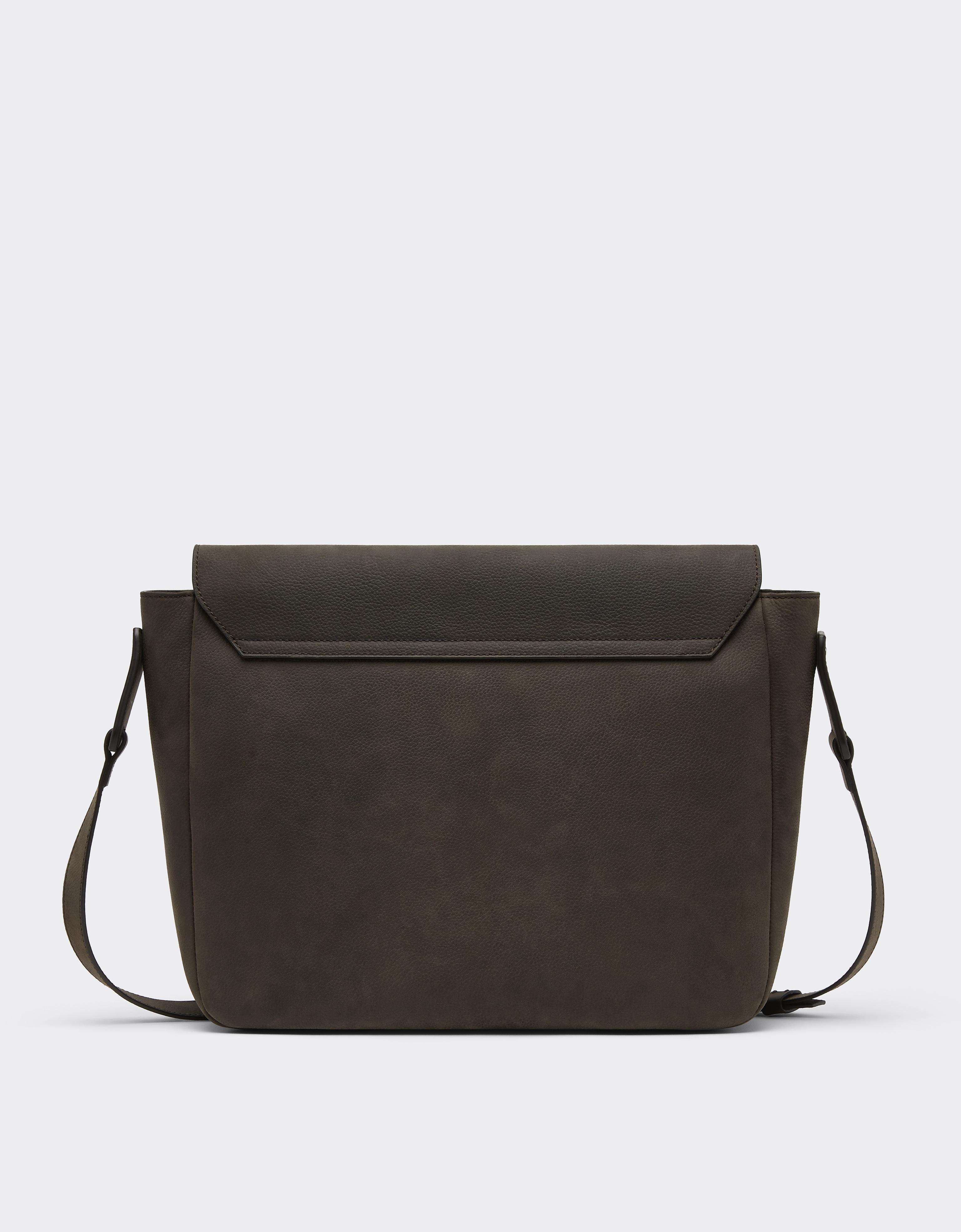 Bolso tipo mensajero de piel encerada