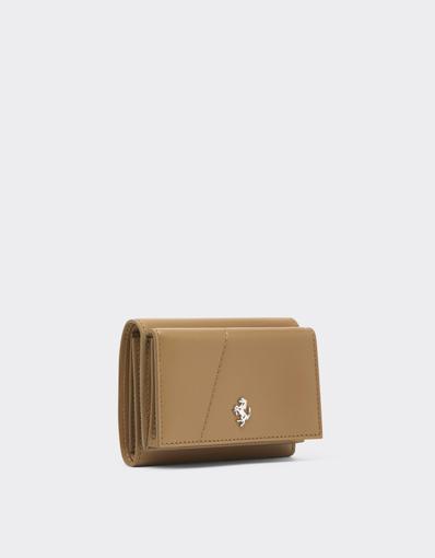 Portafoglio Trifold in Pelle con Cuciture Diagonali