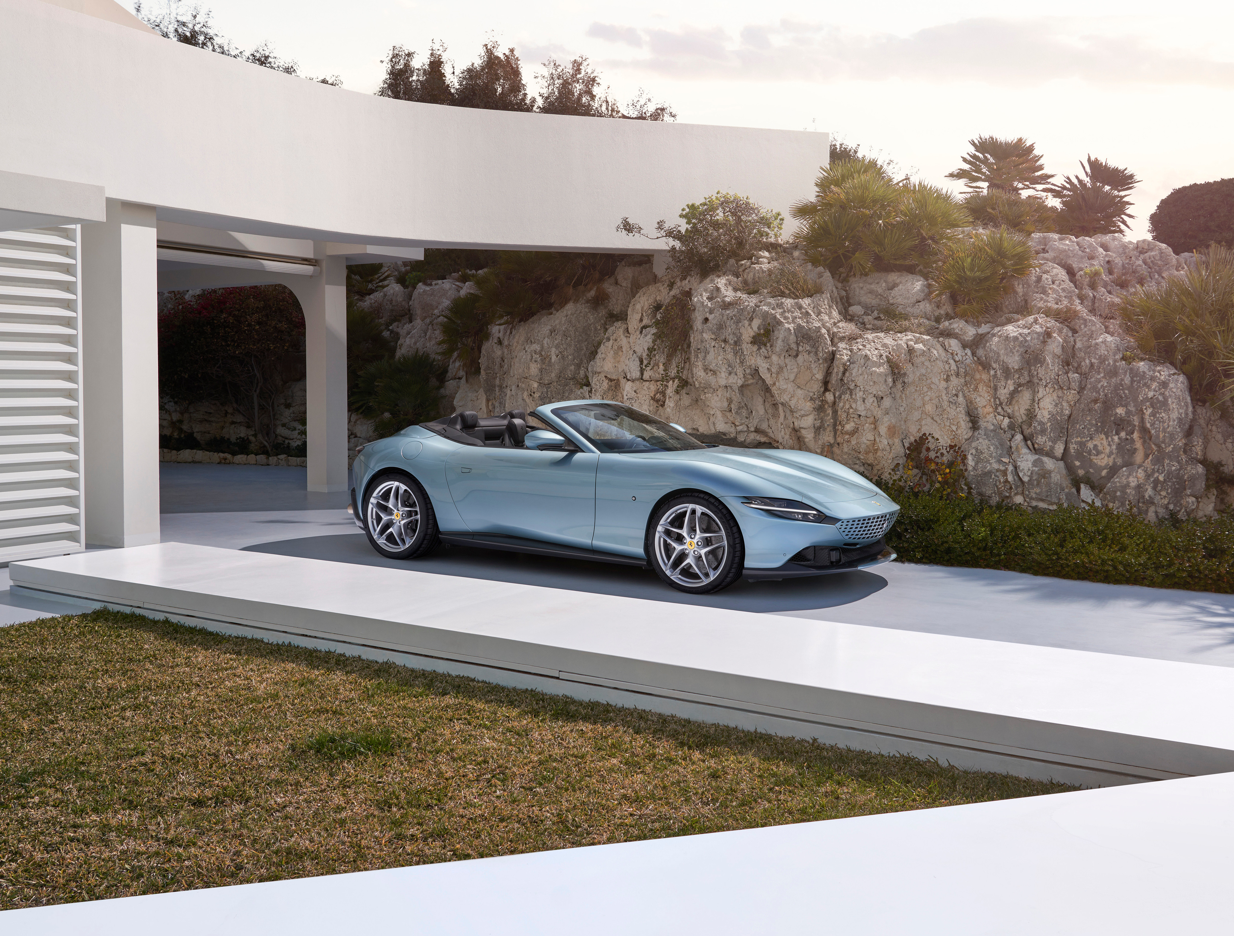 Ferrari Roma Spider: Experience La Dolce Vita in a New Way 2 Ferrari-Roma-Spider-full-article