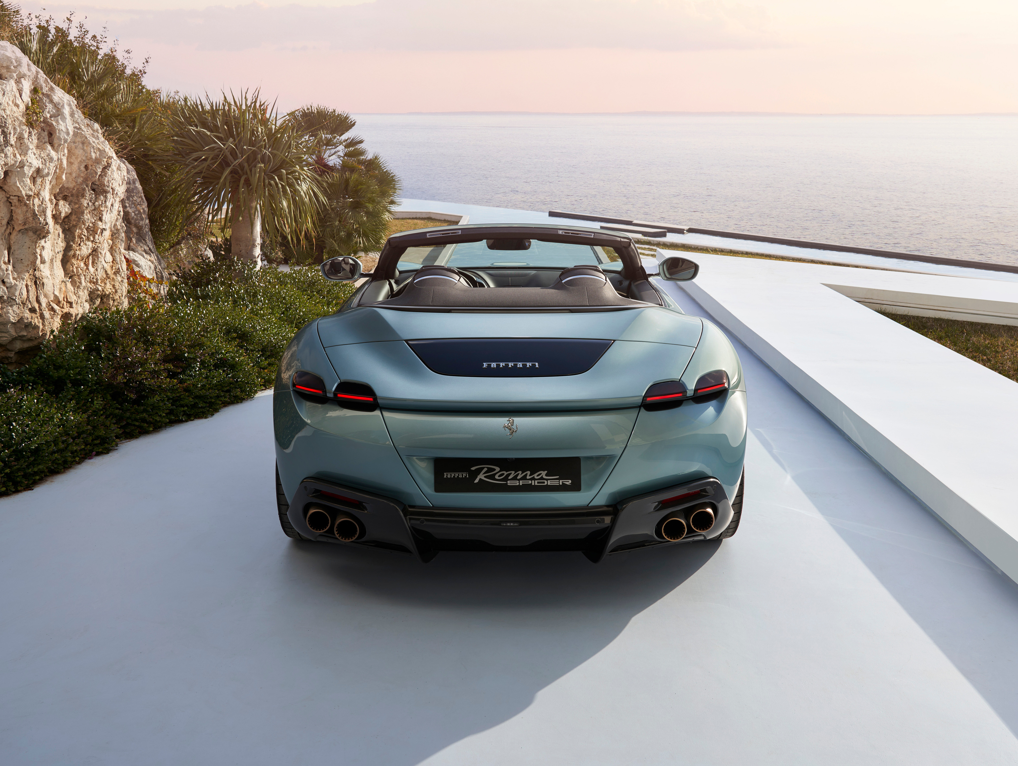 Ferrari Roma Spider: Experience La Dolce Vita in a New Way 3