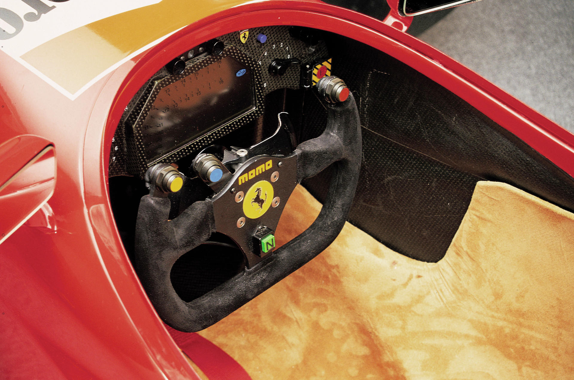 Ferrari t80. Руль формулы 1 Феррари. Феррари 412 т2. Ferrari f1 1995. Руль болида ф1 Феррари.