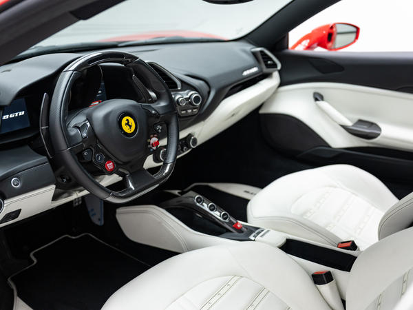 日本で販売中の最寄りのフェラーリ認定中古車 488 GTB | Ferrari.com