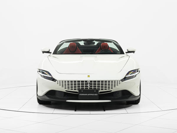 日本で販売中の最寄りのフェラーリ認定中古車 Ferrari Roma Spider