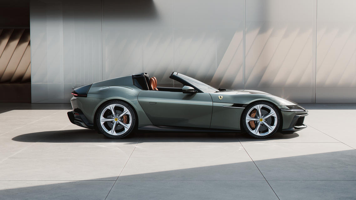 Ferrari 12Cilindri Spider side angle
