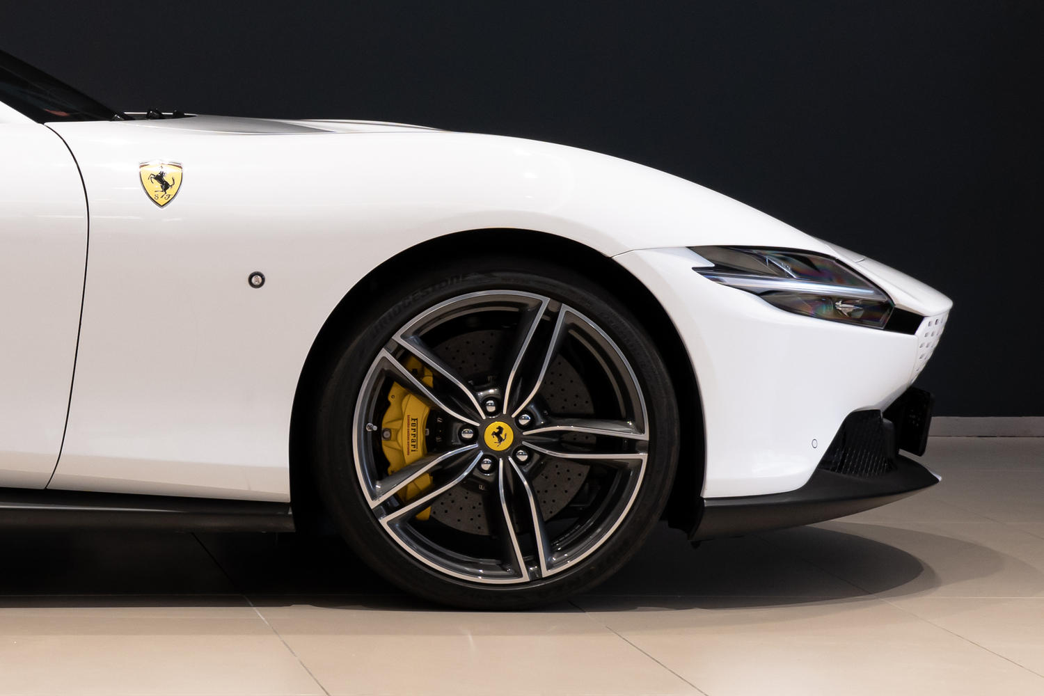The Pearl Qatarにおける中古車Ferrari Roma Spider 2024販売