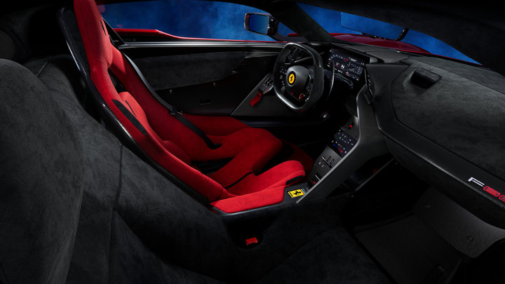 Rosso Scuderiaで販売中のFerrari F80 | Ferrari Dealer