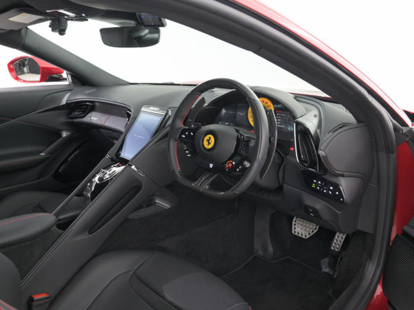 日本で販売中の最寄りのフェラーリ認定中古車 Ferrari Roma | Ferrari.com