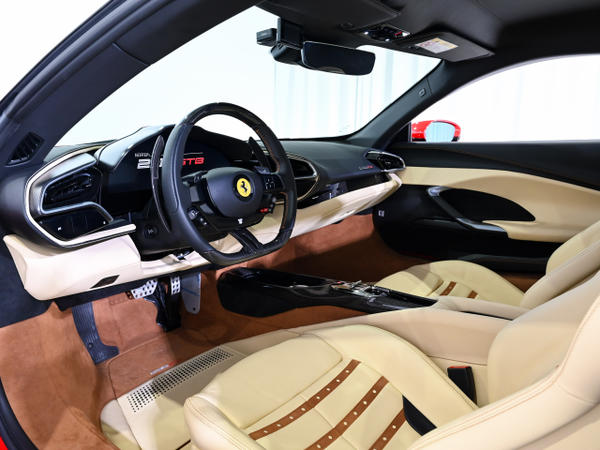 フェラーリ 296 GTS 2022年モデル ベースグレードの価格・性能