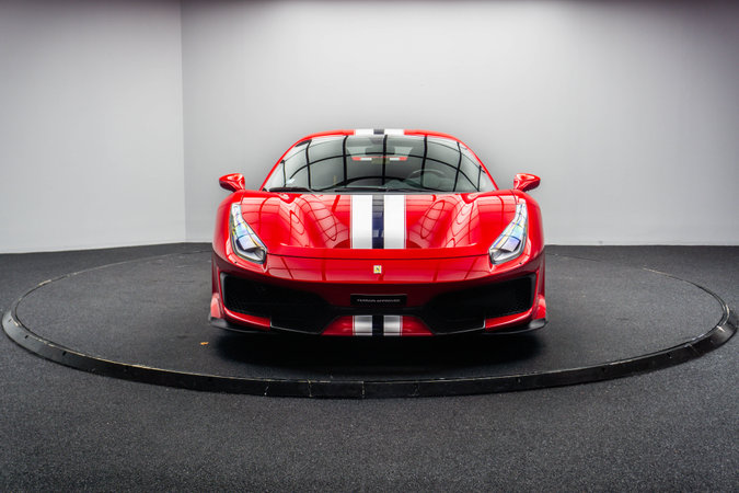 Automobile : pourquoi Ferrari rêve de vendre moins de voitures -  Challenges