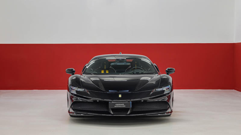 イタリアで販売中の最寄りのフェラーリ認定中古車 Superamerica