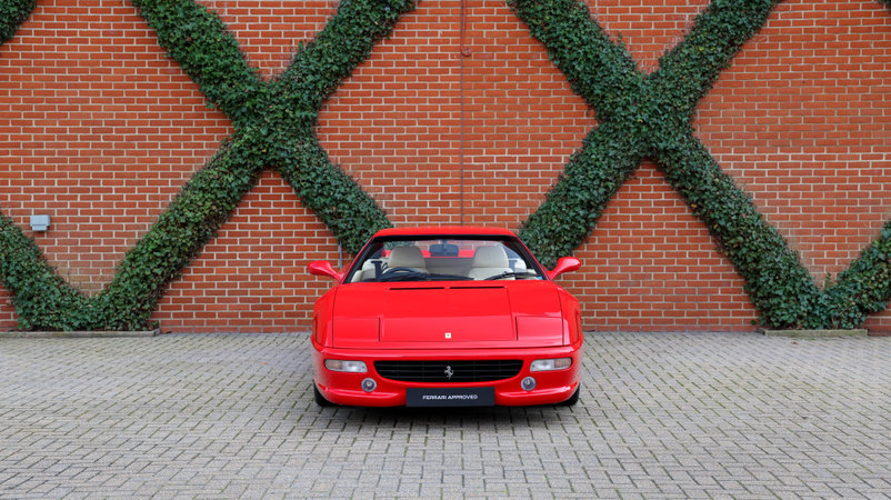 イギリスで販売中の最寄りのフェラーリ認定中古車 F355