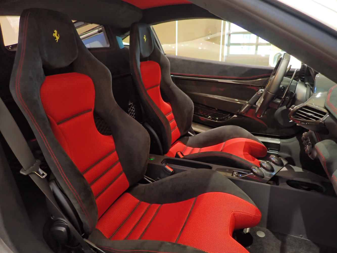 山葡萄　アフリカンプリント内装 東京都、新宿区における中古車458 Speciale 2015販売についての詳細