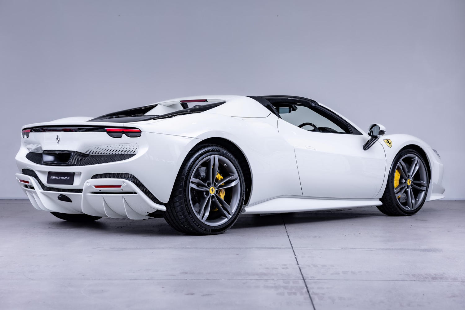 新品・未開封】Ferrari 296GTS模型ホワイト 保証シール付き