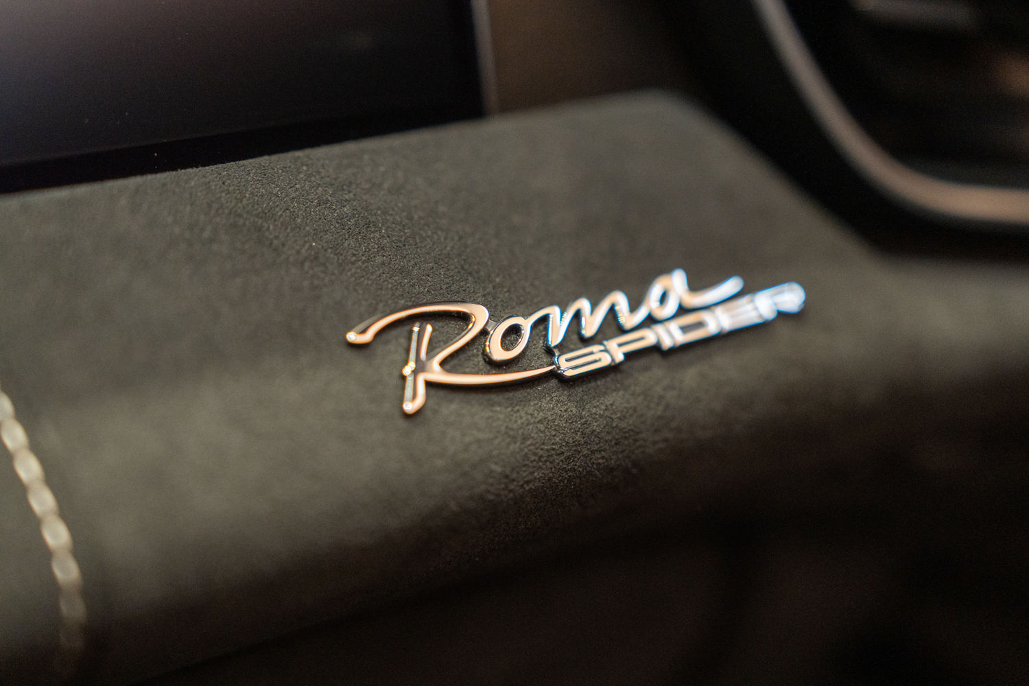 Parisにおける中古車Ferrari Roma Spider 2024販売についての