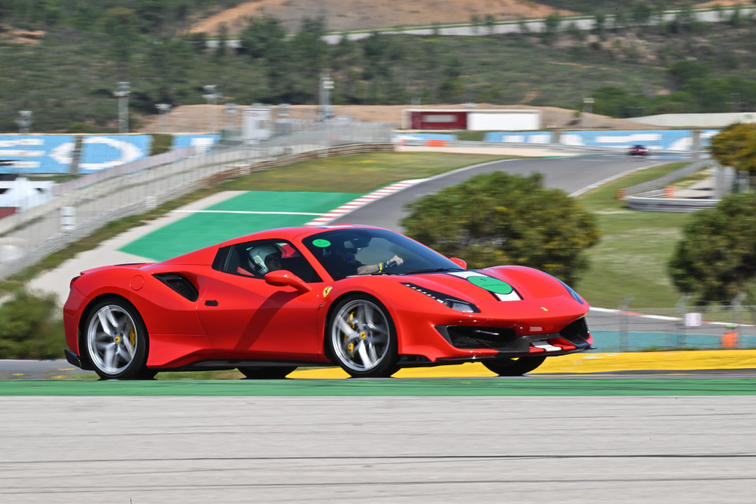 Passione Ferrari: new season kicks off at Portimão circuit