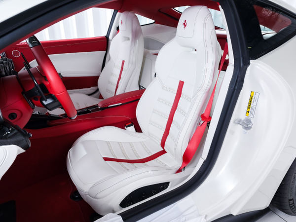 日本で販売中の最寄りのフェラーリ認定中古車 F12berlinetta | Ferrari.com