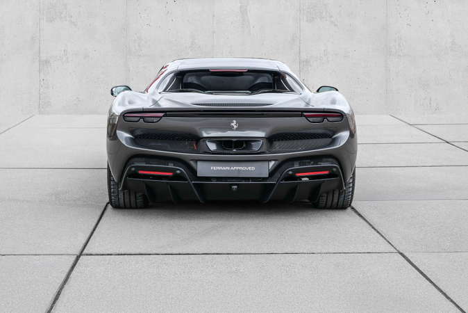 ドイツで販売中の最寄りのフェラーリ認定中古車 | Ferrari.com