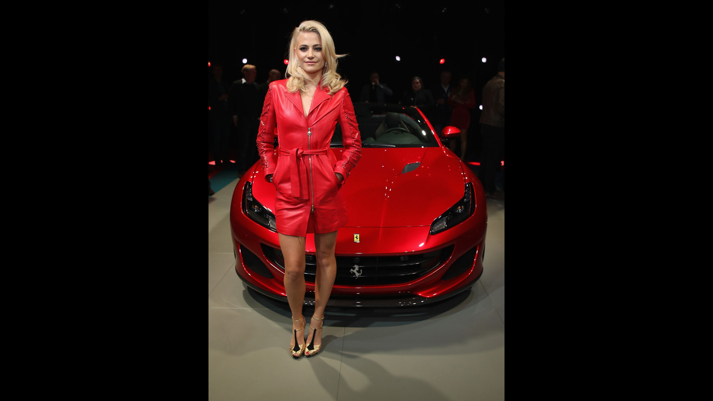 フェラーリ オーナーとvipに対しferrari Portofinoをロンドンで公開 イベントには ピクシー ロット ローラ ウィットモア ジョニ ミッチェル アシュリー ロバーツなども出席 Ferrari Portofino