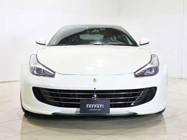 【純正品】Ferrari カーボン　フューエルリッド（GTC4ルッソ用） 日本で販売中の最寄りのフェラーリ認定中古車 GTC4Lusso