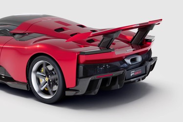 ✴︎SALE✴︎【新品MERIDIAN】「F80」フェラーリレッドモデル Ferrari F80 for sale at Meridien Modena | Ferrari Dealer