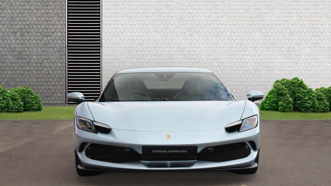 大阪市中央区 日本における中古車296 GTB 2024販売についての