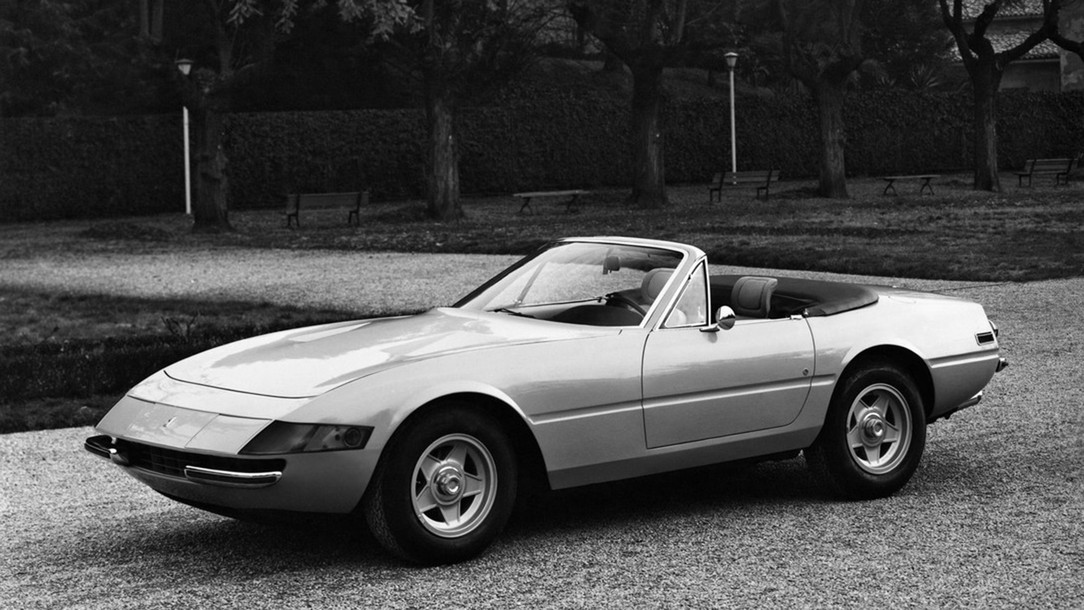 KAZ　フェラーリ 365 GTS4 Dino246GT typeM Ferrari 365 GTS4 :フェラーリの歴史
