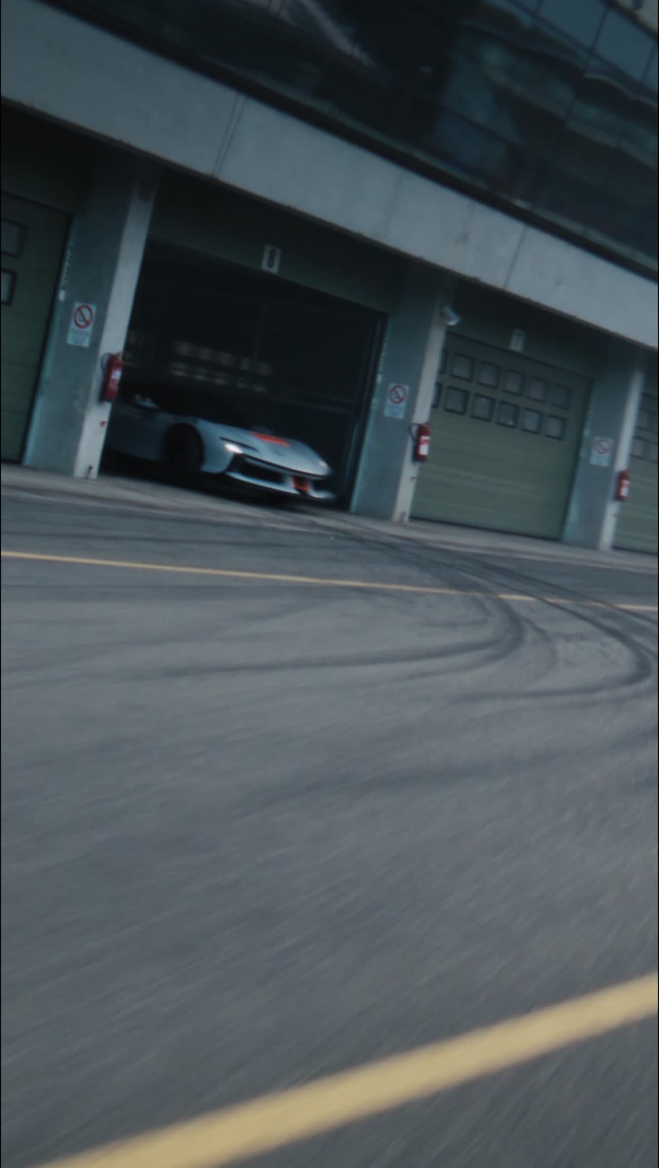 新型フェラーリ・モデル・ラインアップ Cornes Osaka Showroom